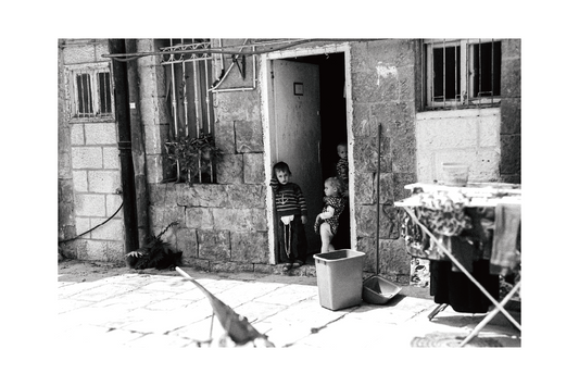 門內門外 Through the Door